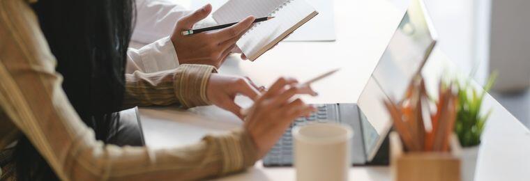 Estudiar y trabajar: las posibilidades de la educación en línea